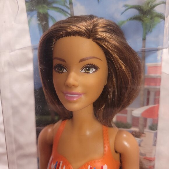Gift with Barbie Purchase! 2015 swimming Barbie - Picture 3 of 16